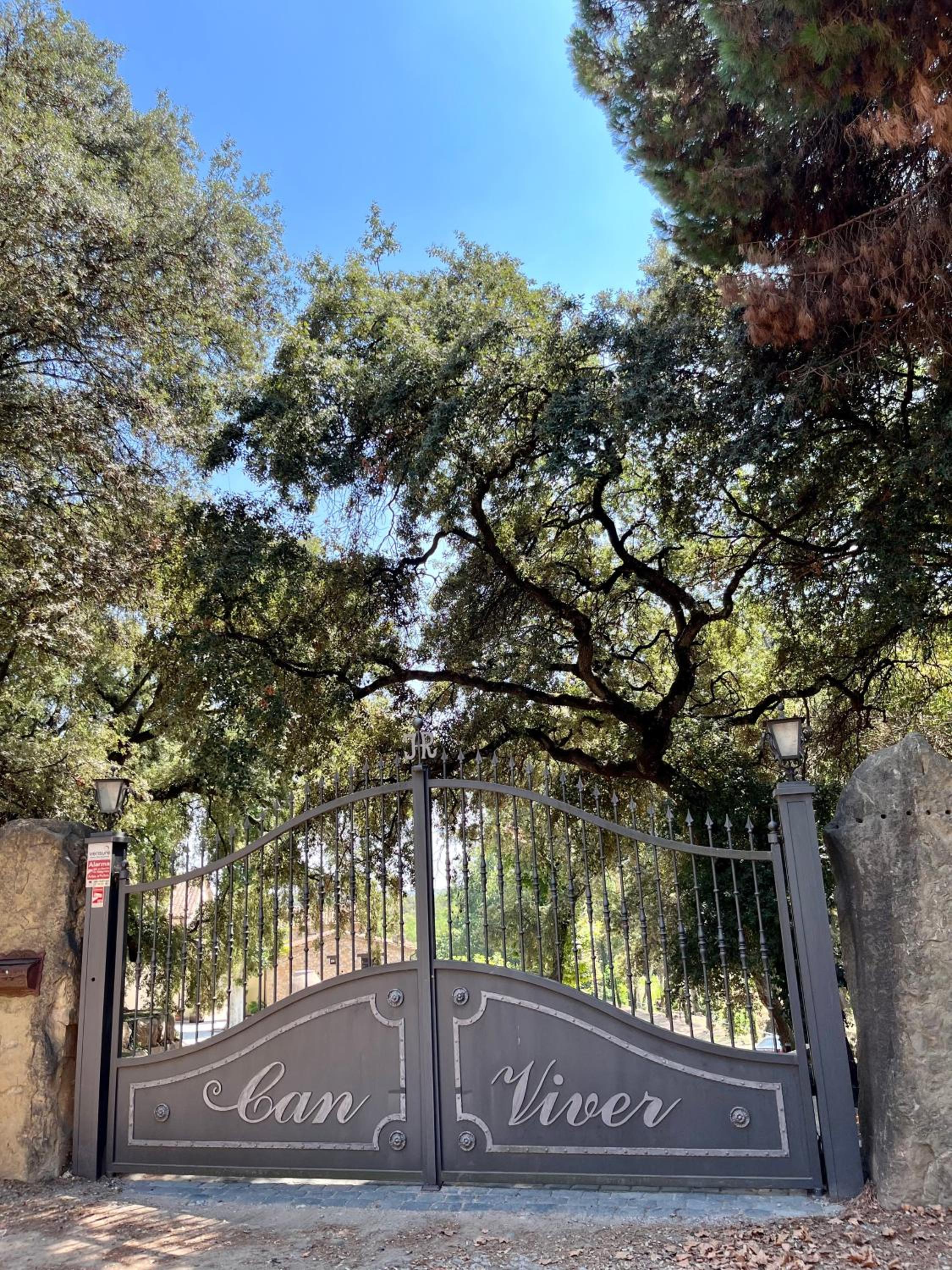 Masia Can Viver - Olive oil tourism B&B