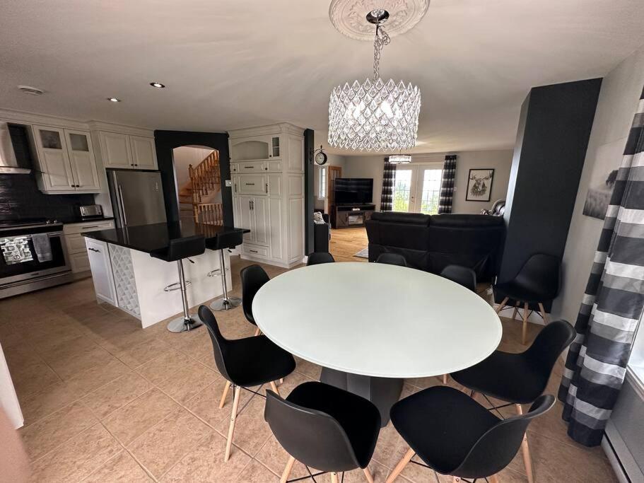 Spacieux chalet 4CH - Salon, billard, foyer et VUE