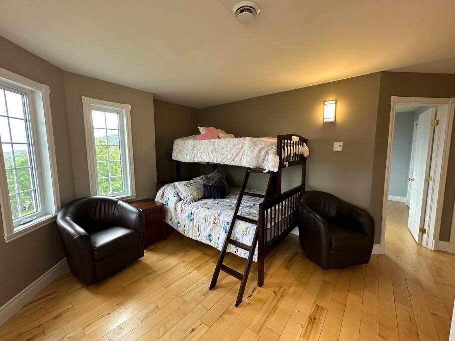 Spacieux chalet 4CH - Salon, billard, foyer et VUE