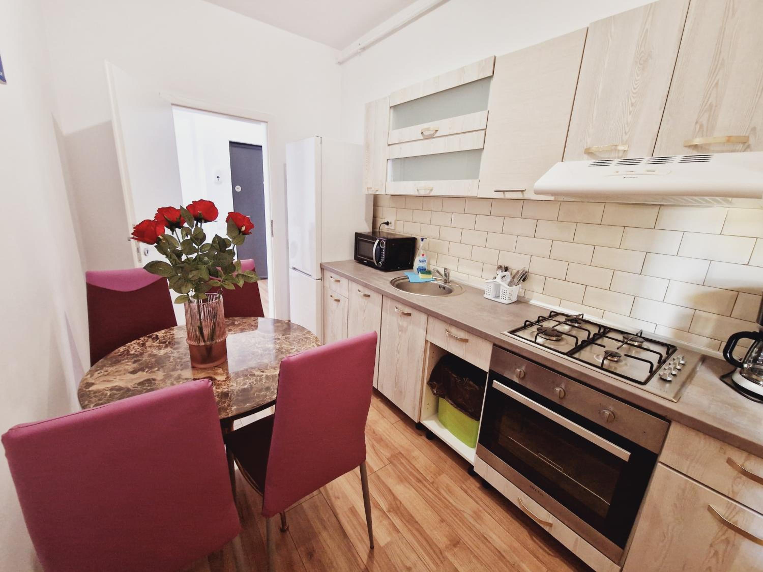 Ultracentral 5* Boutique Hotel style apartment. Brand new. 2 rooms. Spacious. Free parking view 5