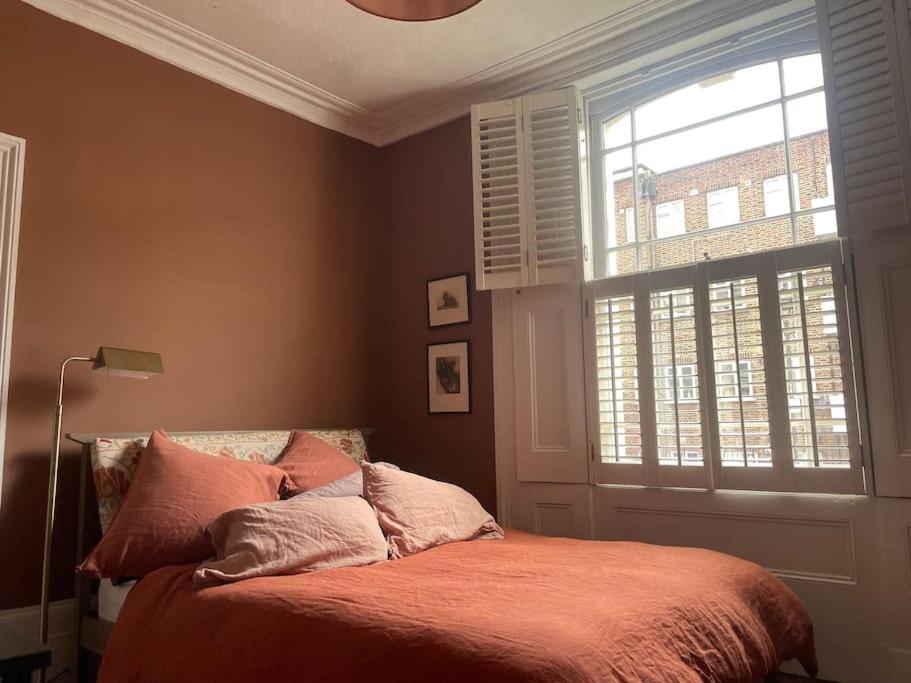 Beautiful London Victorian house, sleeps 12