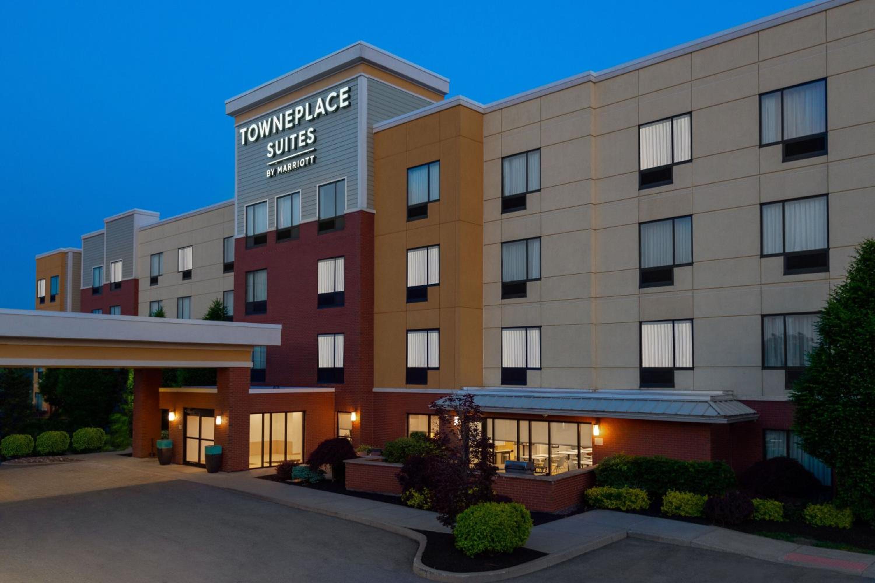 Hotel TownePlace Suites Buffalo Airport - Image 1