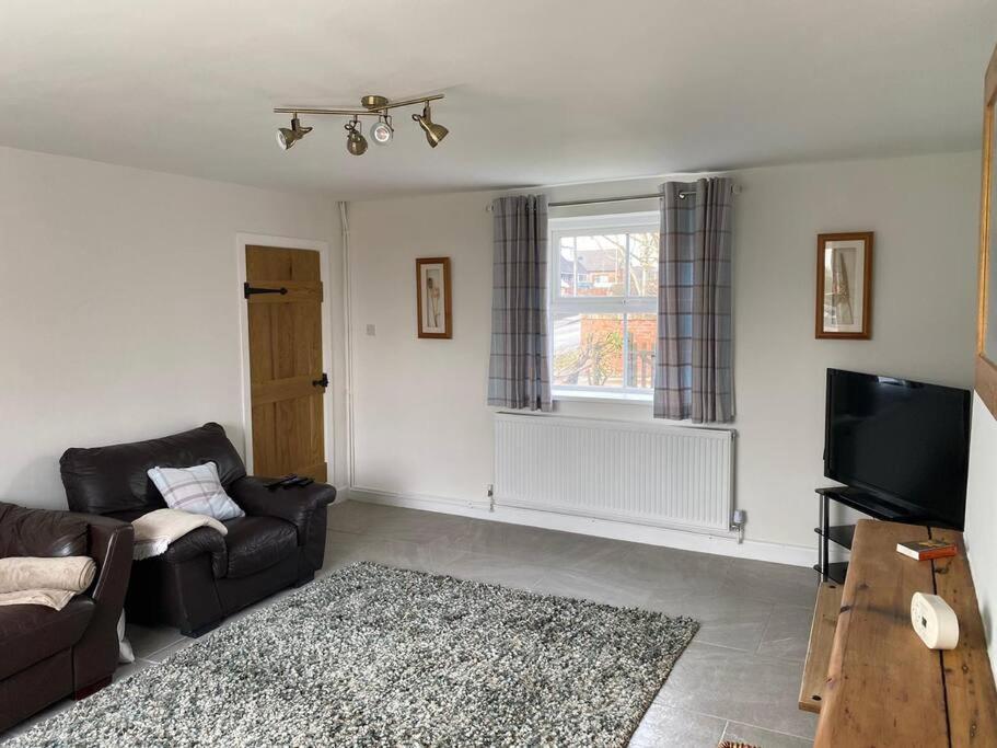 Newton Hall Farm cottage, hot tub garden views Nr Lytham Ribby view 2