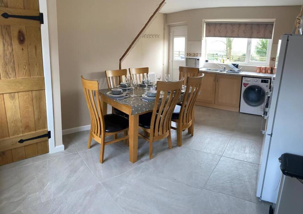 Newton Hall Farm cottage, hot tub garden views Nr Lytham Ribby view 4