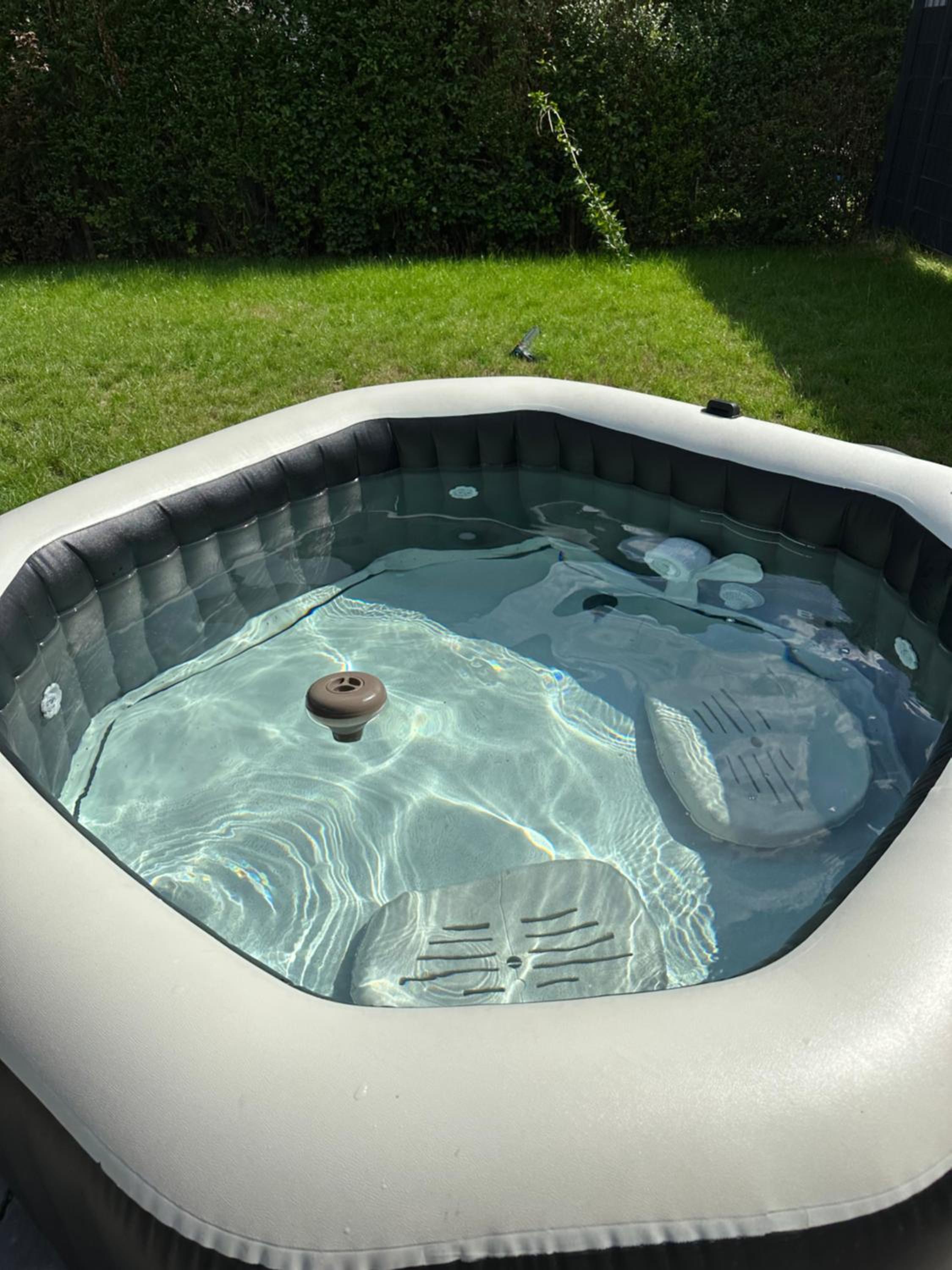 Traumhafte Haushälfte mit Kamin, Garten & Whirlpool