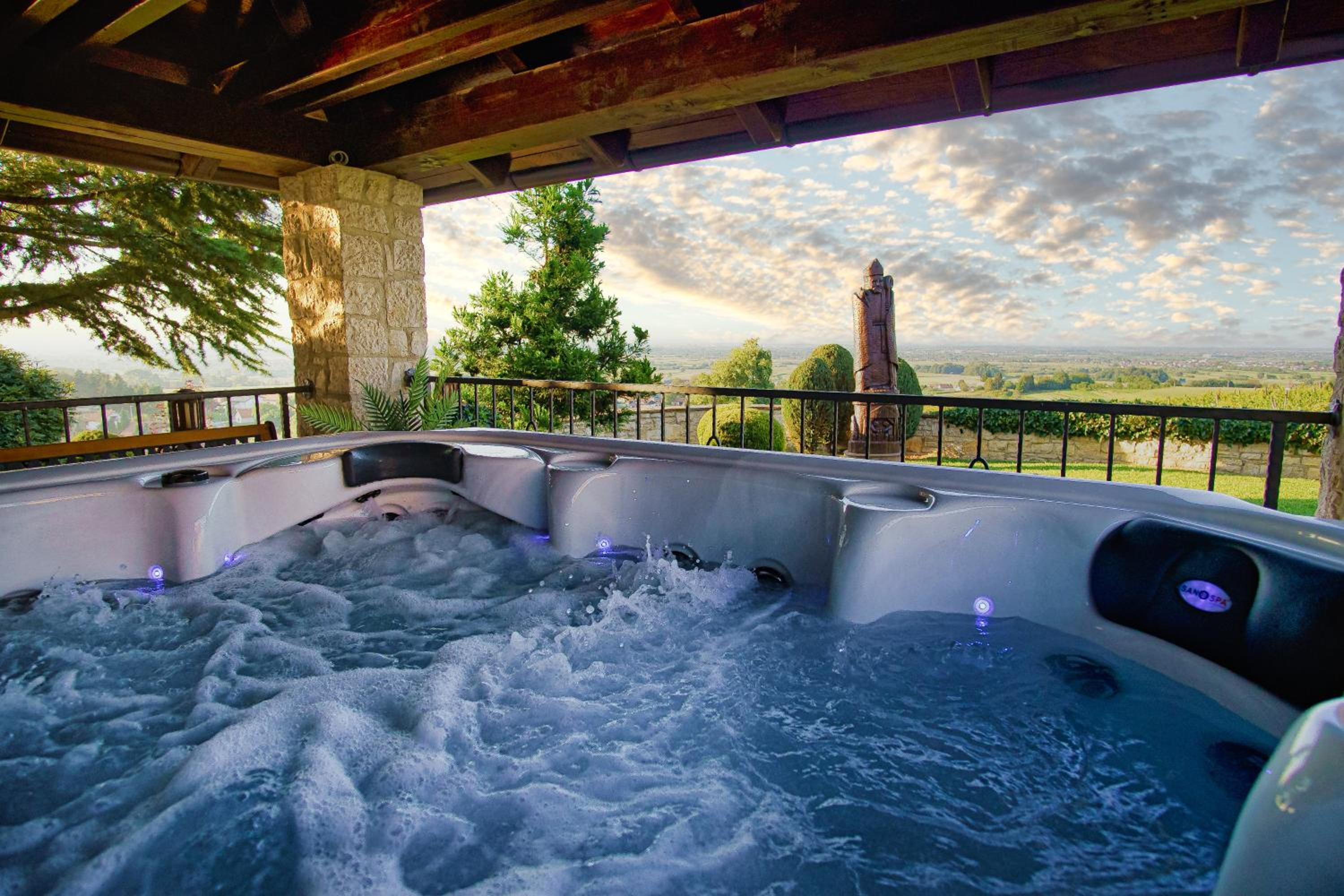 Villa Toscana with jacuzzy view 2