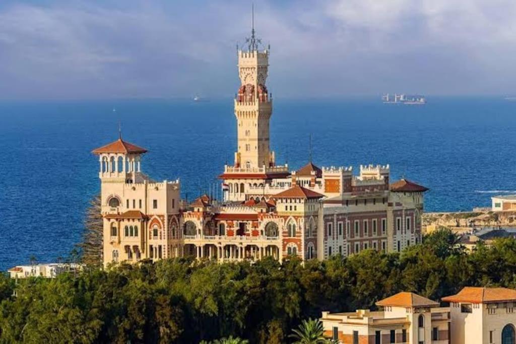Apartment For Rent at Gamal Abdelnasser Street directly near from the sea