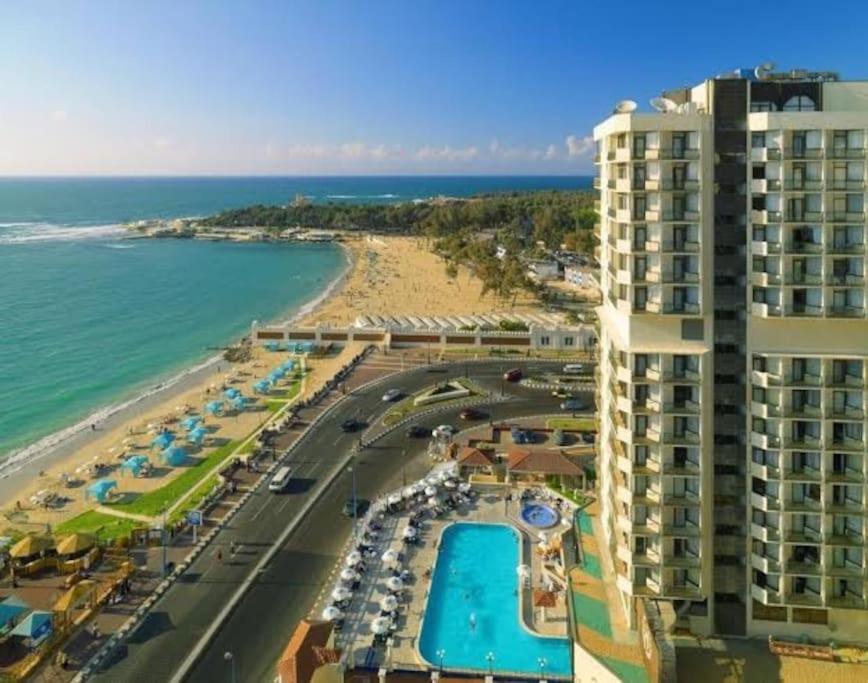 Apartment For Rent at Gamal Abdelnasser Street directly near from the sea