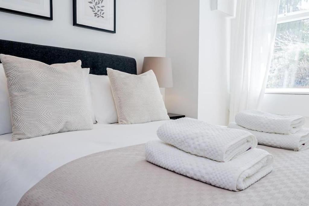 Hidden Gem with En-Suites in West Hampstead view 4