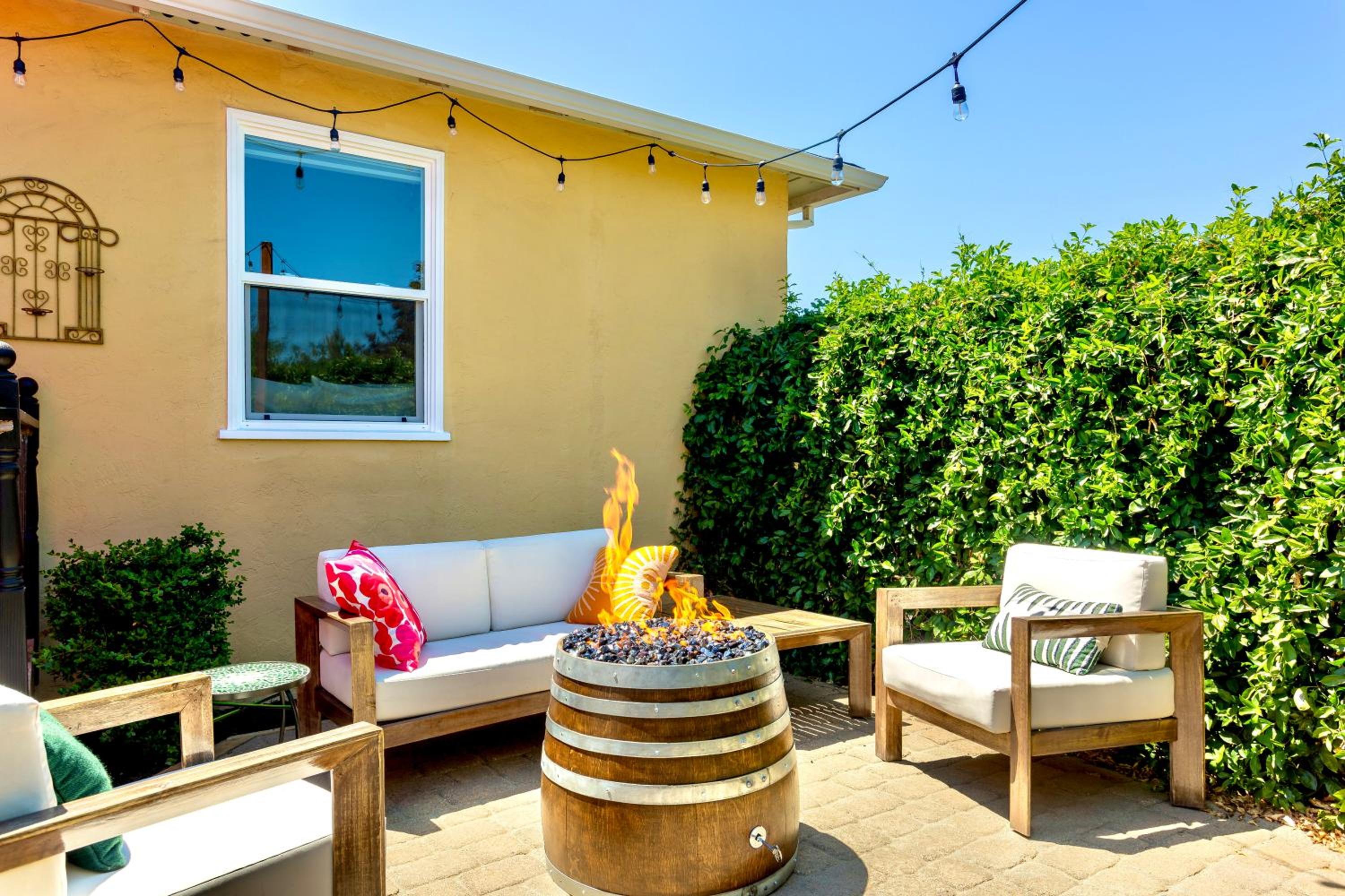 Petaluma Vacations - Spacious Renovated Petaluma Home- Pool Table, Fire Pit, Parking - Property Image 3
