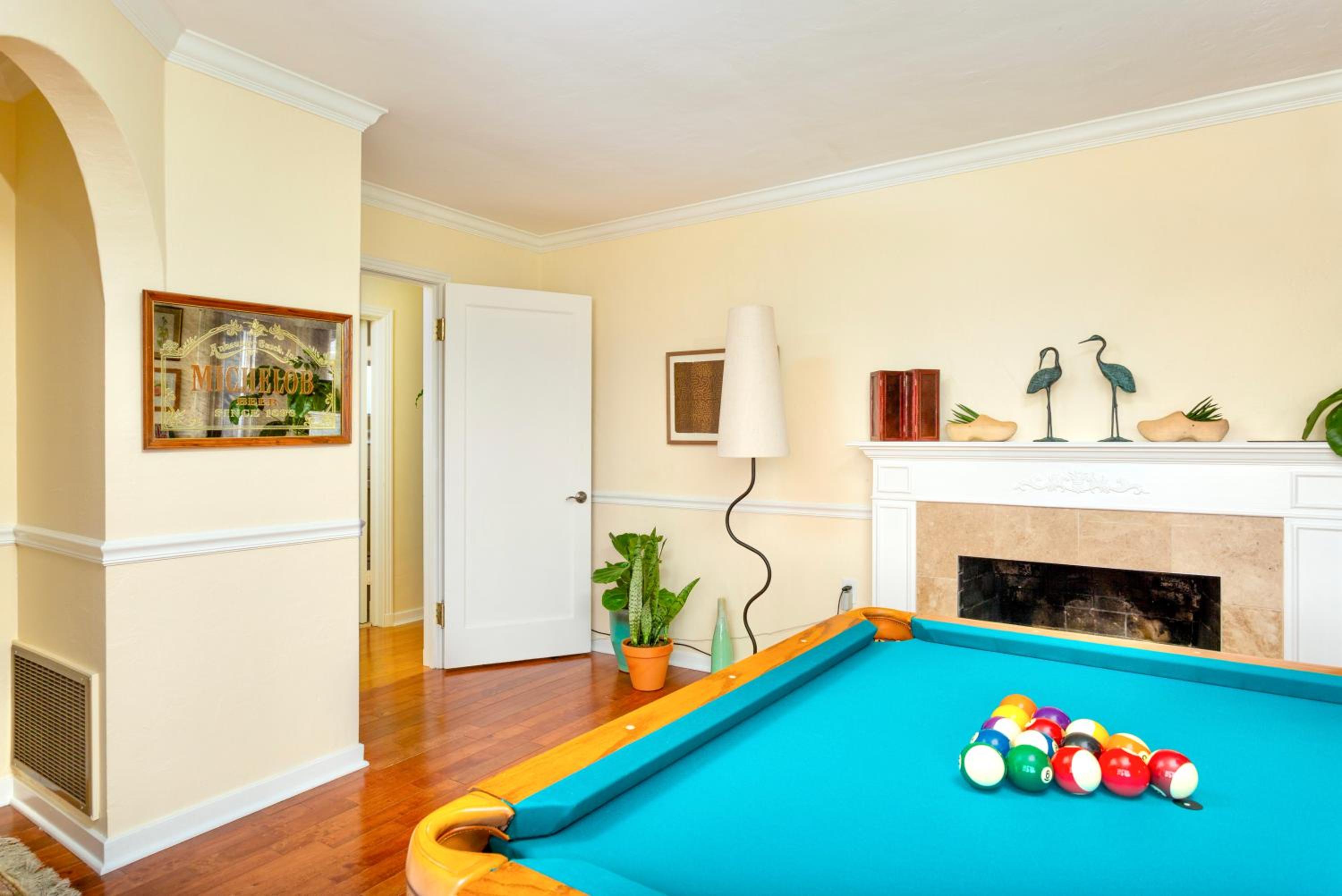 Petaluma Vacations - Spacious Renovated Petaluma Home- Pool Table, Fire Pit, Parking - Property Image 4