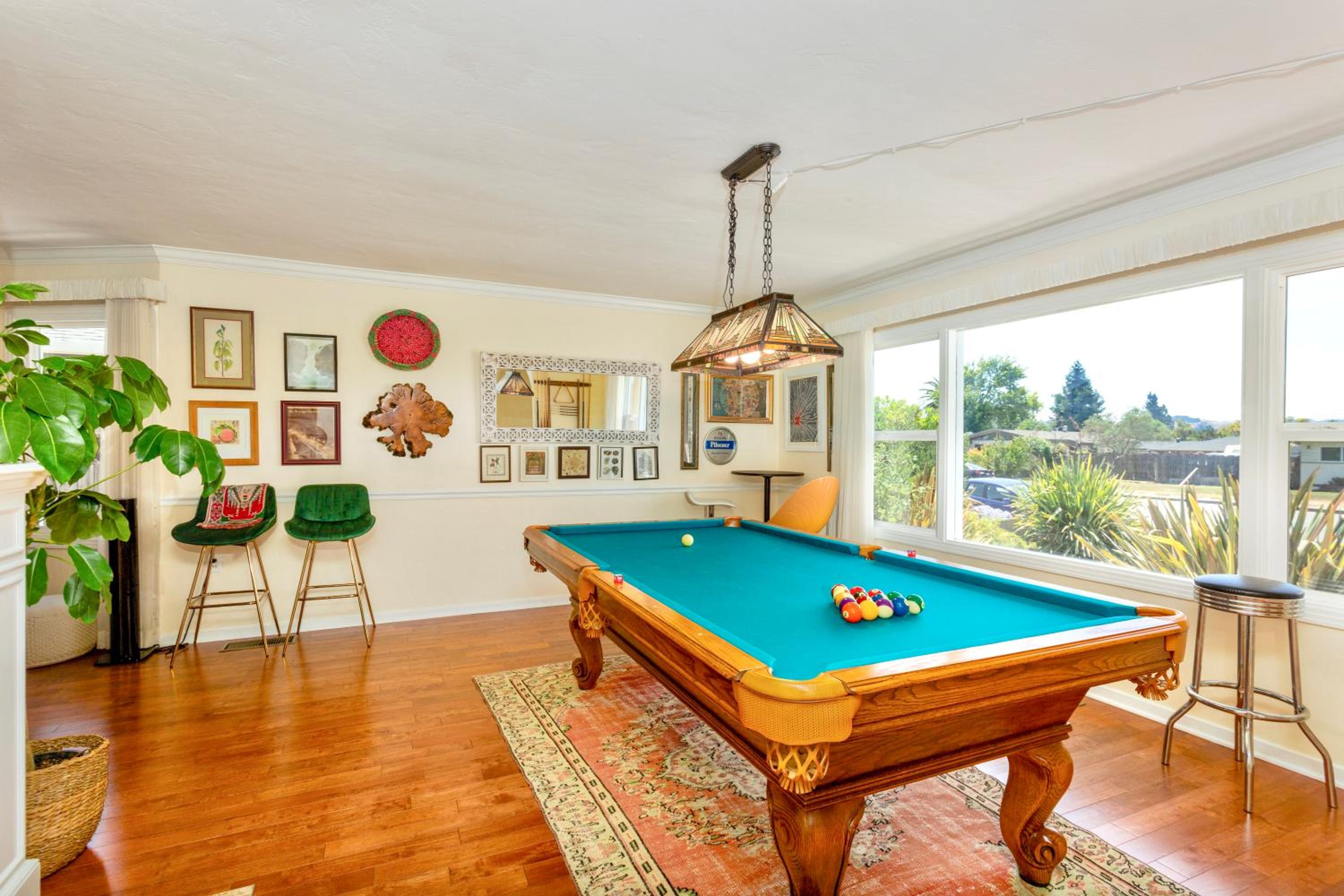 Petaluma Vacations - Spacious Renovated Petaluma Home- Pool Table, Fire Pit, Parking - Property Image 5