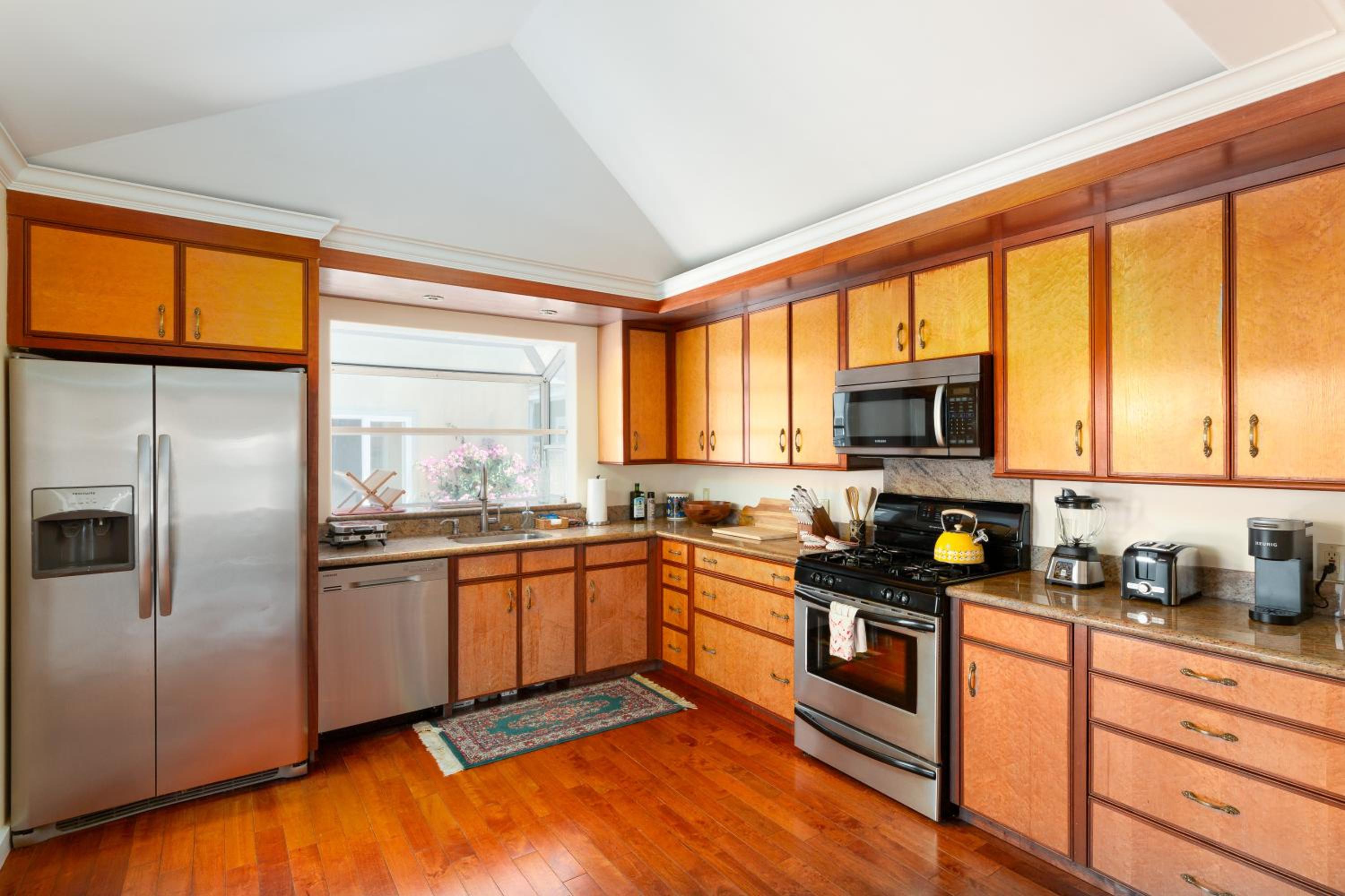 Petaluma Vacations - Spacious Renovated Petaluma Home- Pool Table, Fire Pit, Parking - Property Image 7