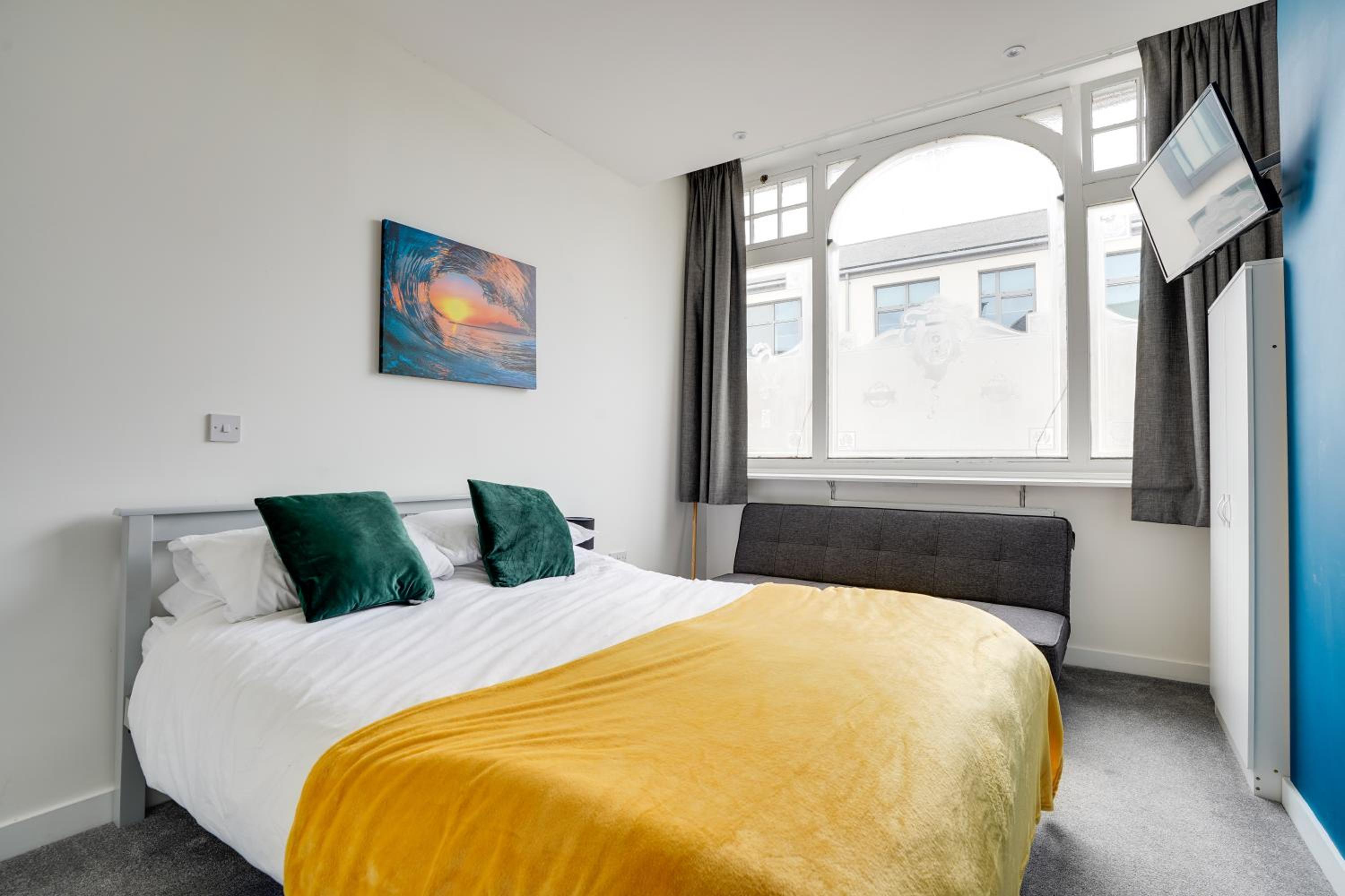 Homesly Guest Rooms, Comfortable En-suite Guest Rooms with Free Parking and Self Check-in view 5