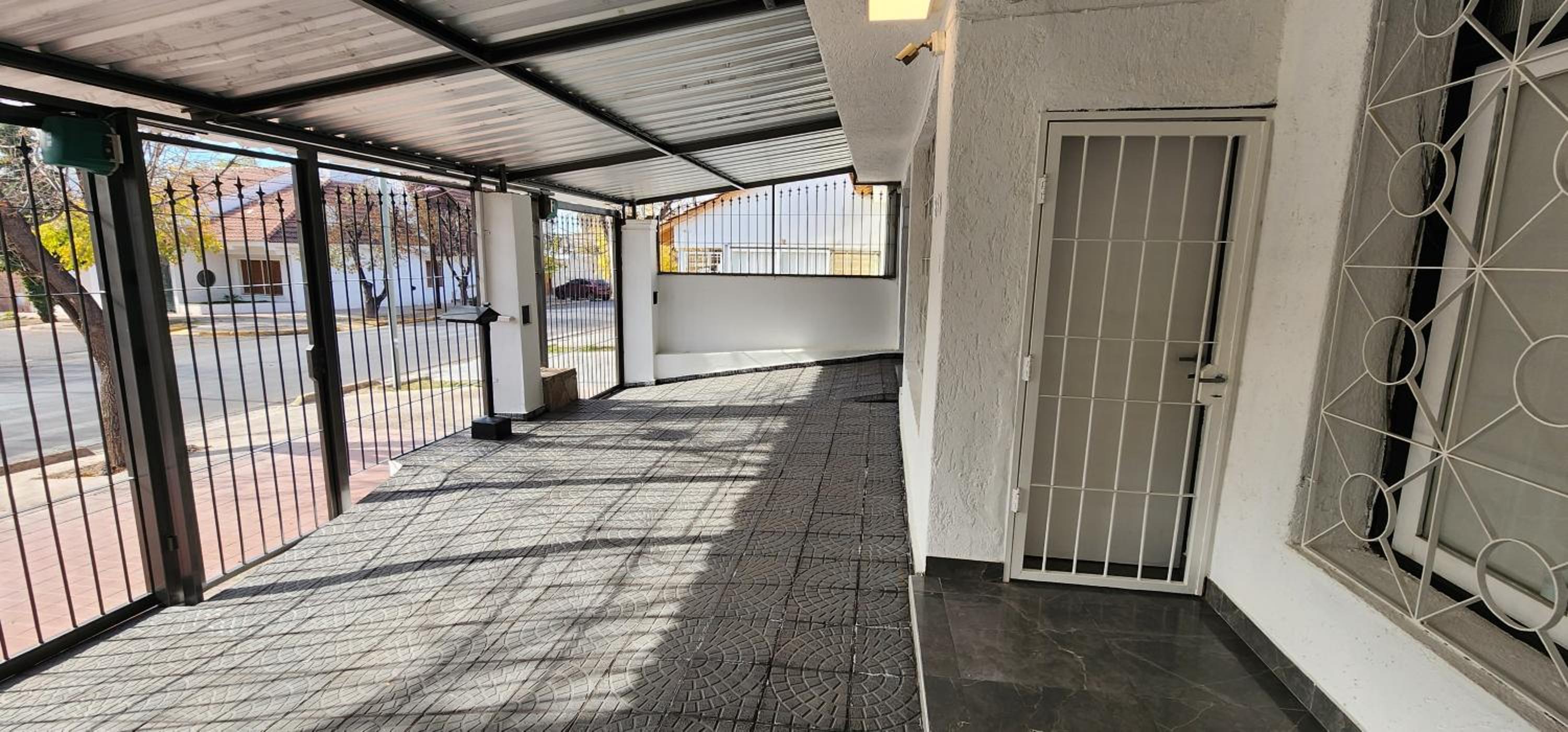 Casa amplia y familiar