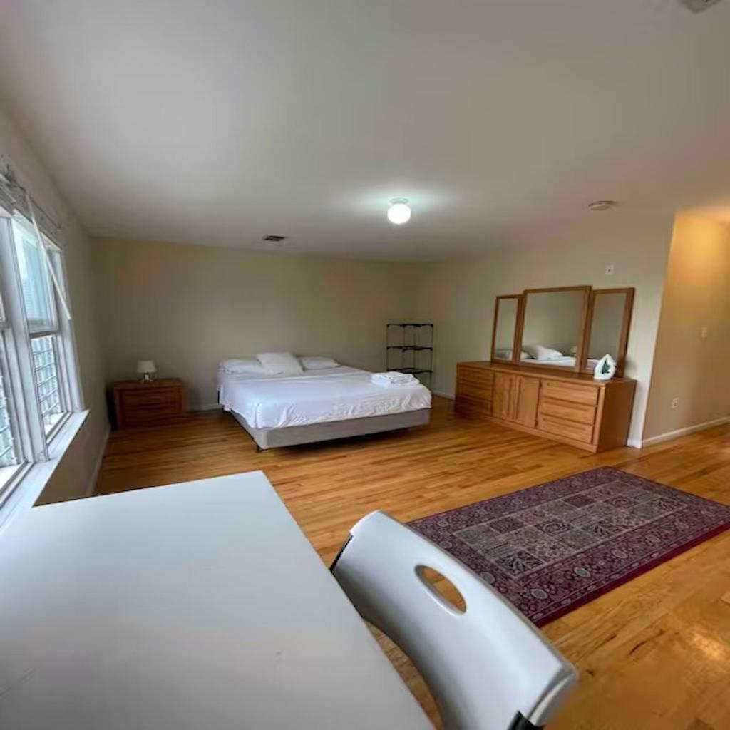 Business & Family Friendly Balcony Jacuzzi Free Park