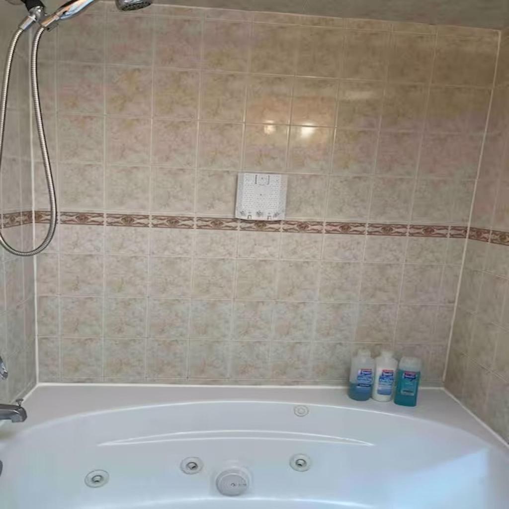 Business & Family Friendly Balcony Jacuzzi Free Park