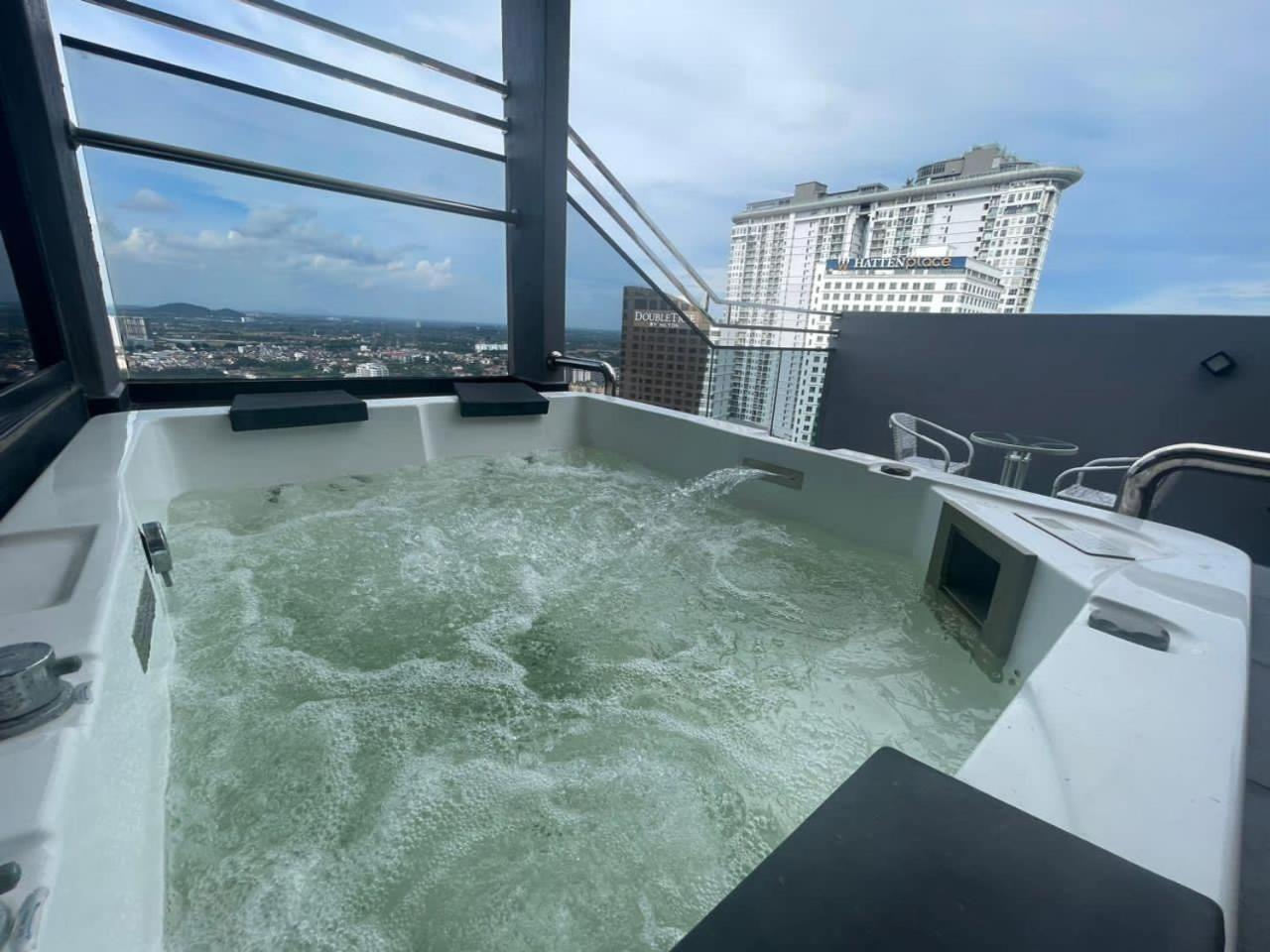 Imperio Residence Melaka - Private Jacuzzi with Seacityview stay with Wifi photo 1