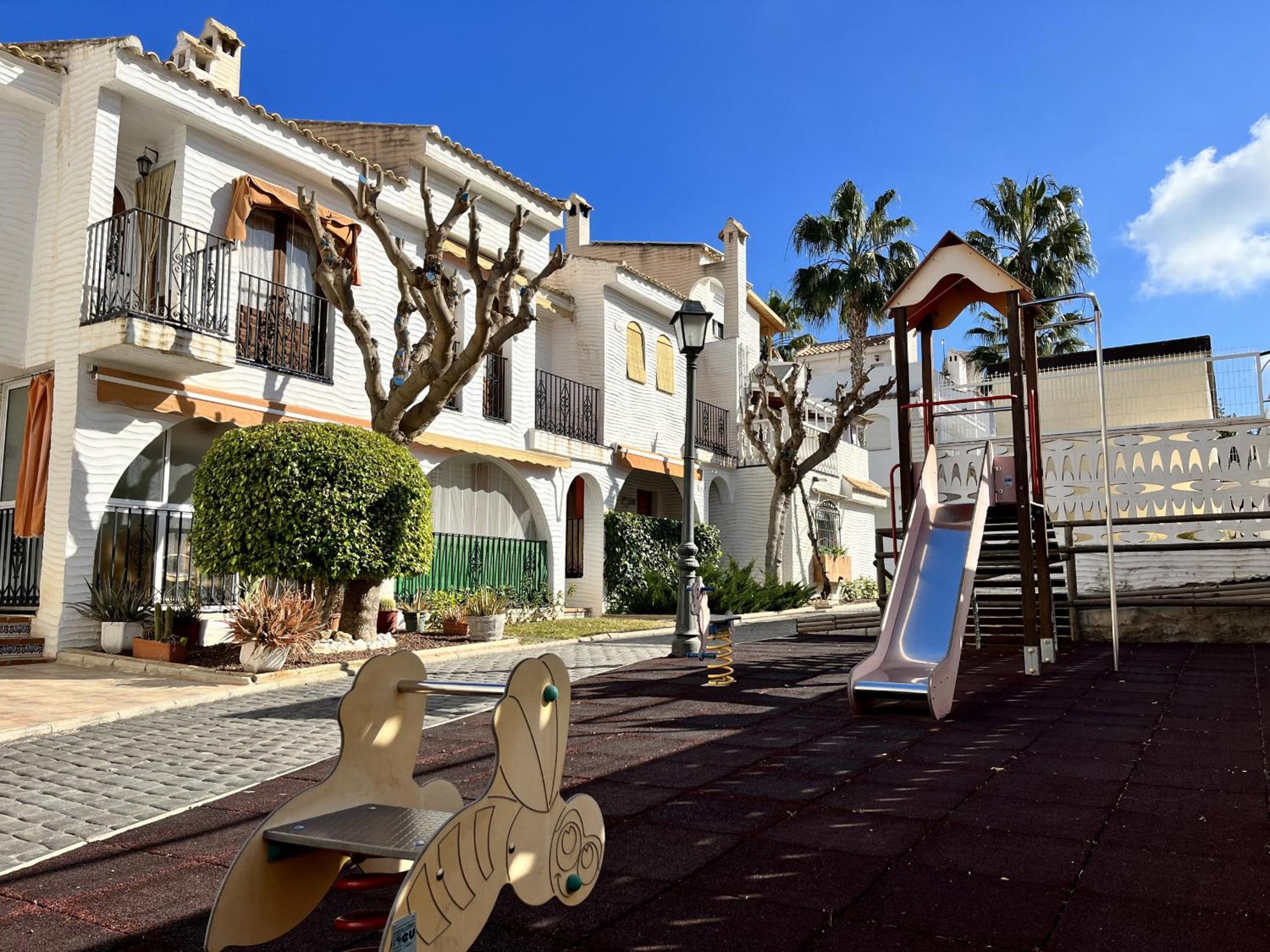 Costa Hispania House by Gloove