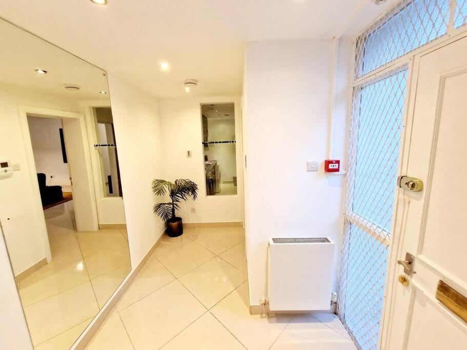 Modern Hyde Park Home with Private Entrance & Private Back Patio near Bayswater & Paddington Stations