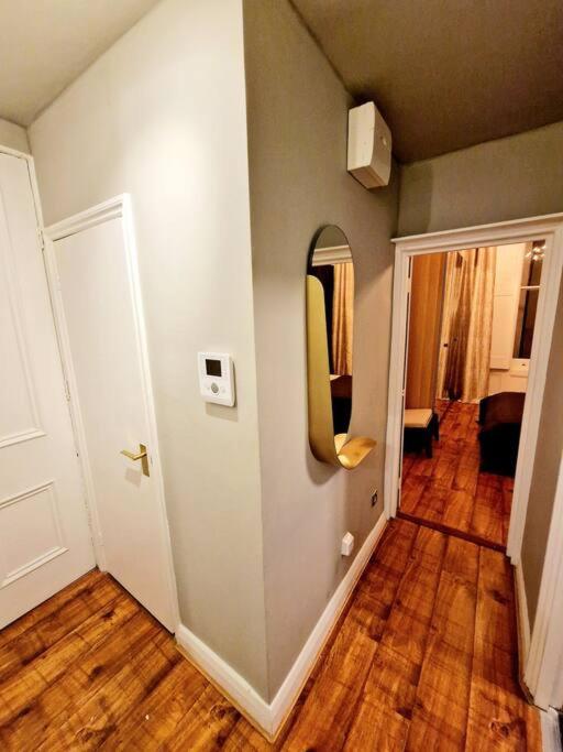 Beautiful & Bright Victorian Home with High Ceiling in Paddington near Hyde Park by Tube Stations - Ground Floor, No Stairs