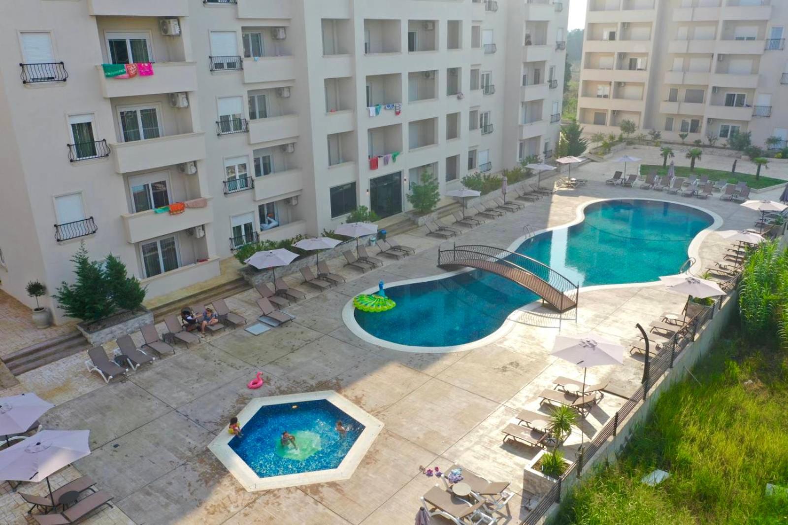 Swiss Apartments 1 view 5