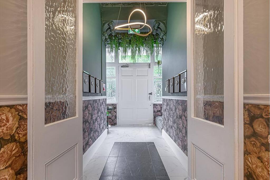 Stylish & Cosy Hyde Park Home by Tube Metro Stations with Elevator - Lift