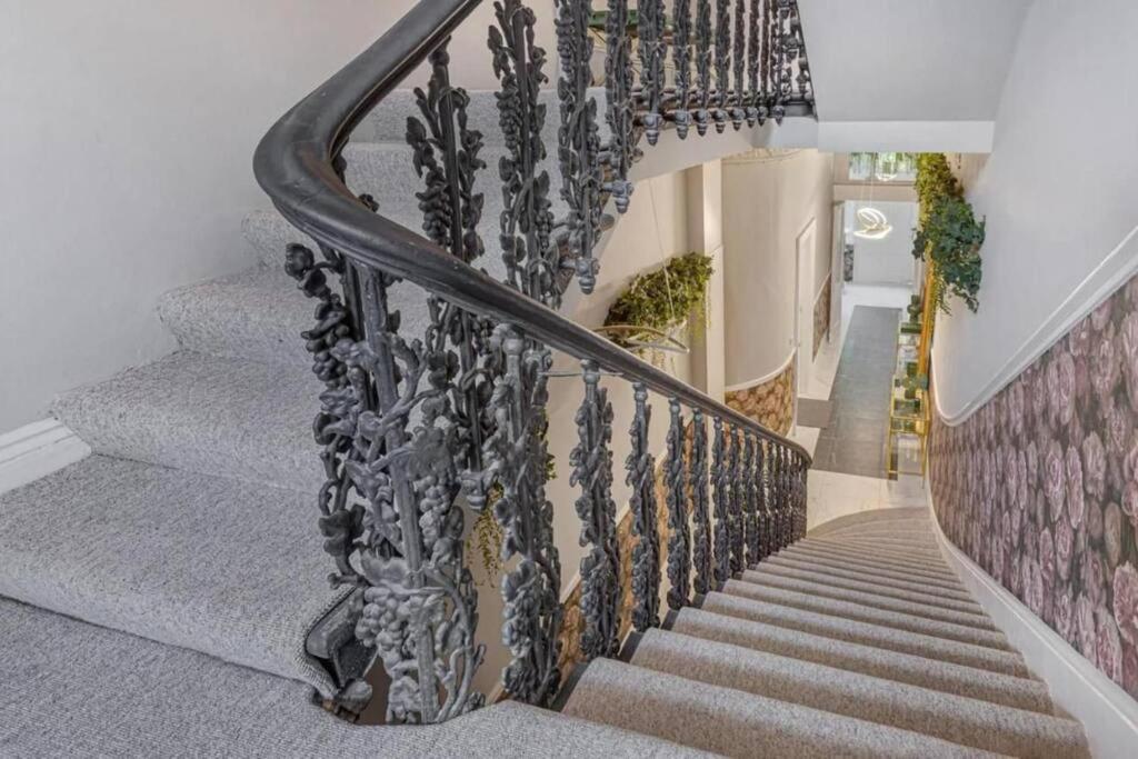 Stylish & Cosy Hyde Park Home by Tube Metro Stations with Elevator - Lift