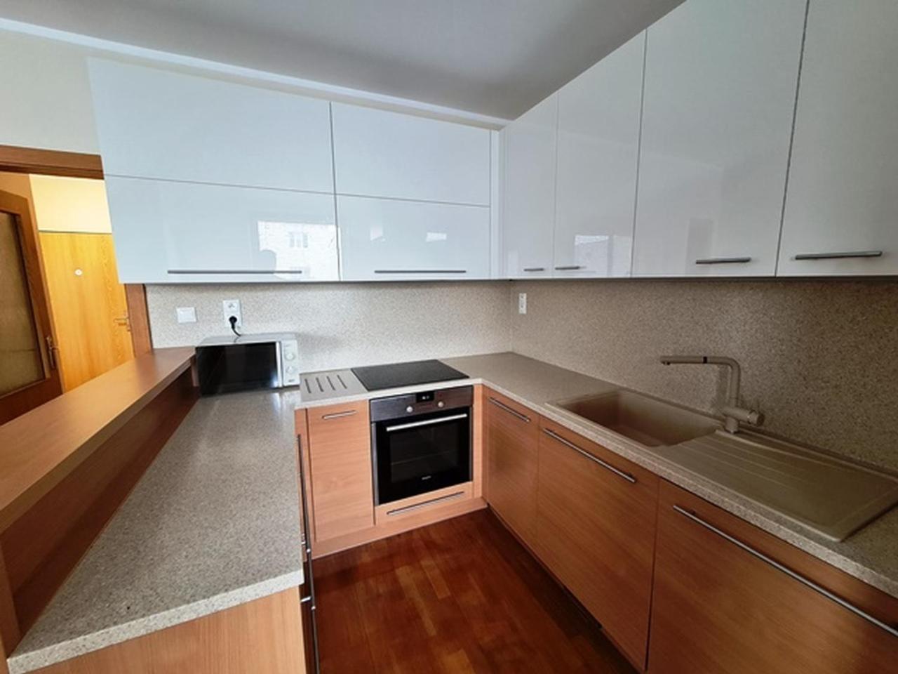 Apartment 'ACTIVE LIFE' - Hockey, Football and Basketball stadium, POLUS Shopping center - air conditioned and parking possibility view 5
