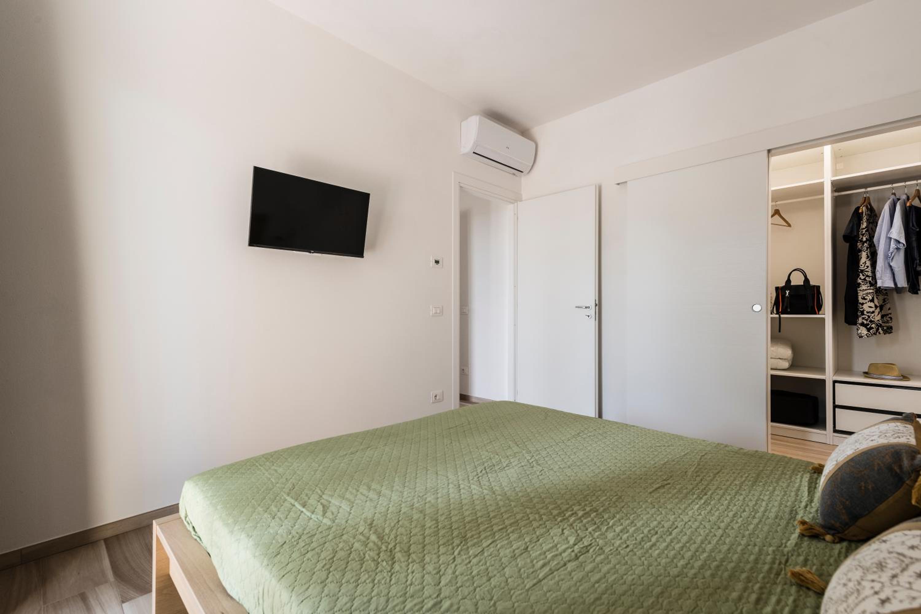 Photo 33