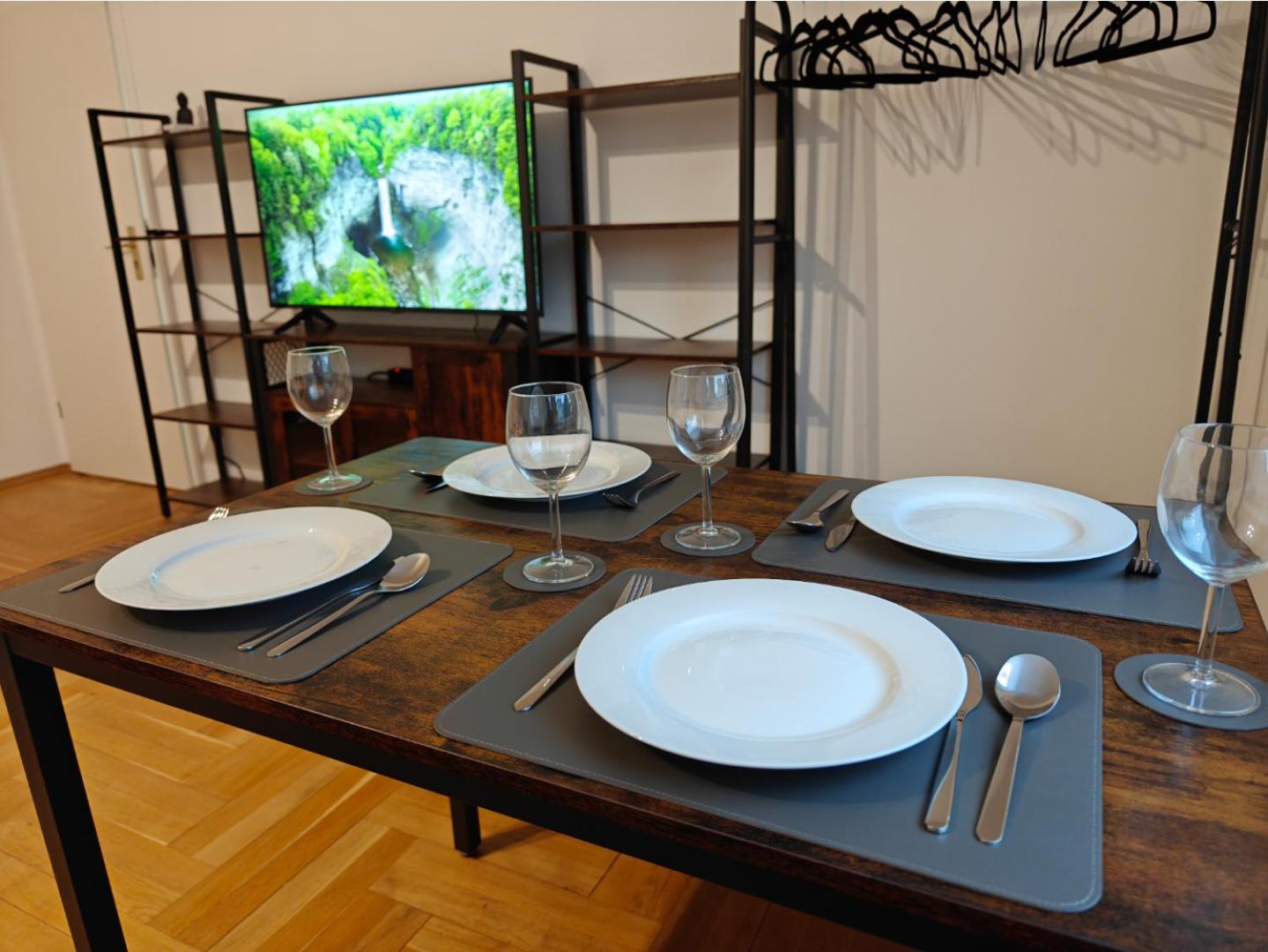 2BR Apartment, Parking, Wi-Fi, TV in Berlin Karow