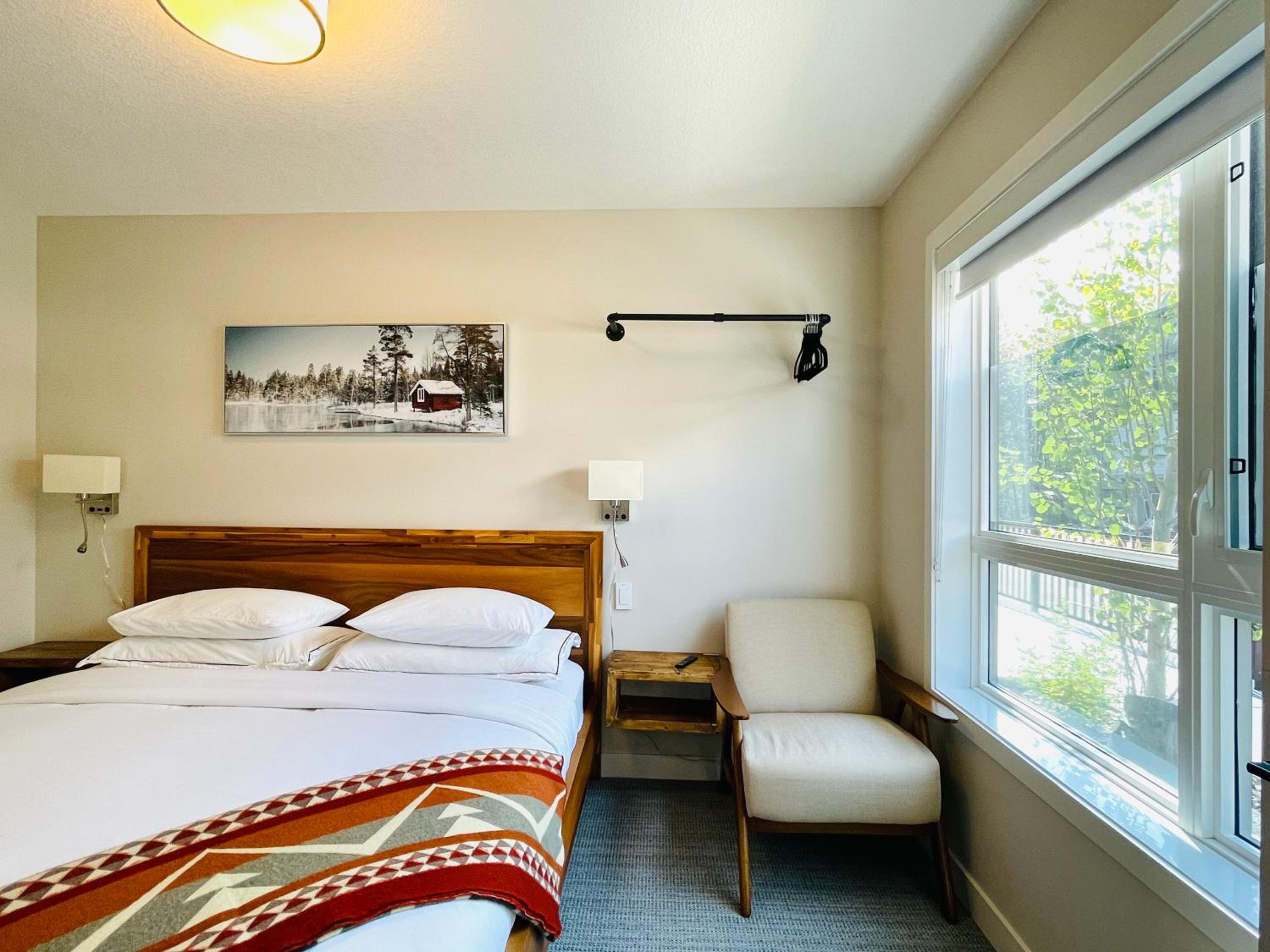 Joe's Contemporary 2 King Bedrooms Vacation Home in Canmore
