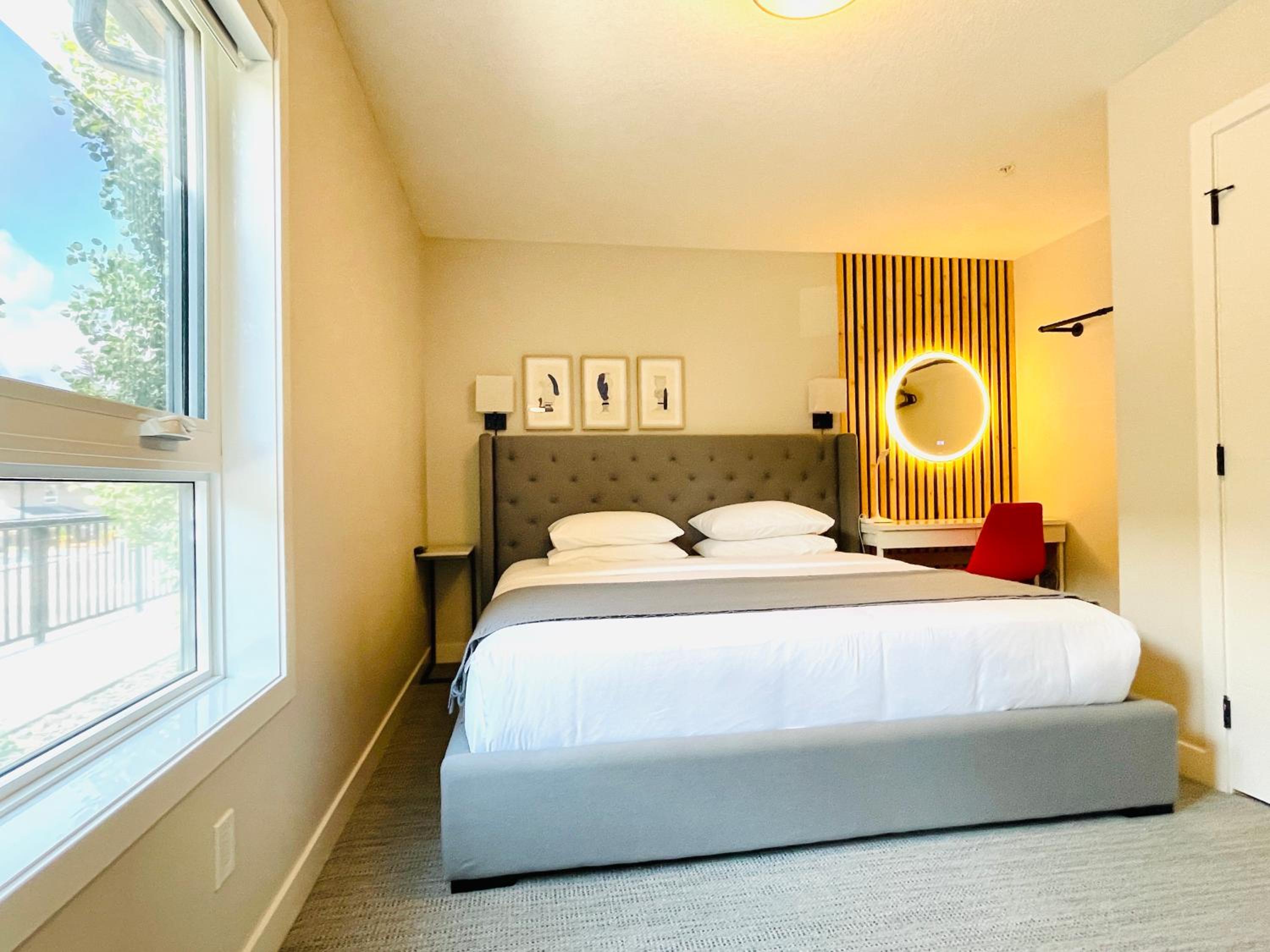 Joe's Contemporary 2 King Bedrooms Vacation Home in Canmore