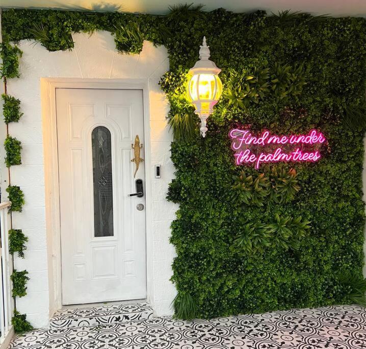 The Golden Alligator 1 - 3 beds 2 baths in West Palm Beach close to everything view 4
