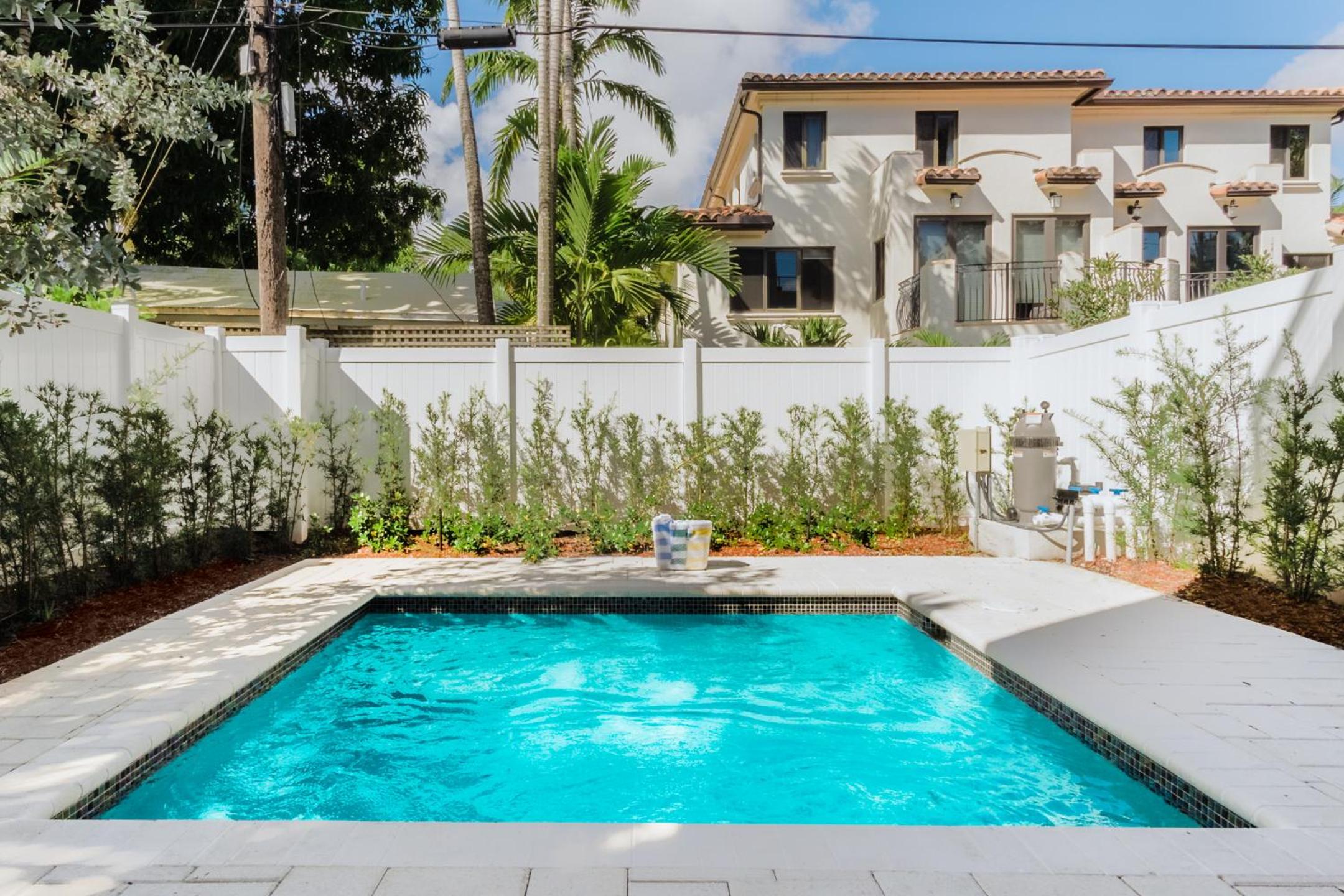 Luxury Paradise walk to Las Olas -5 mins to Beach