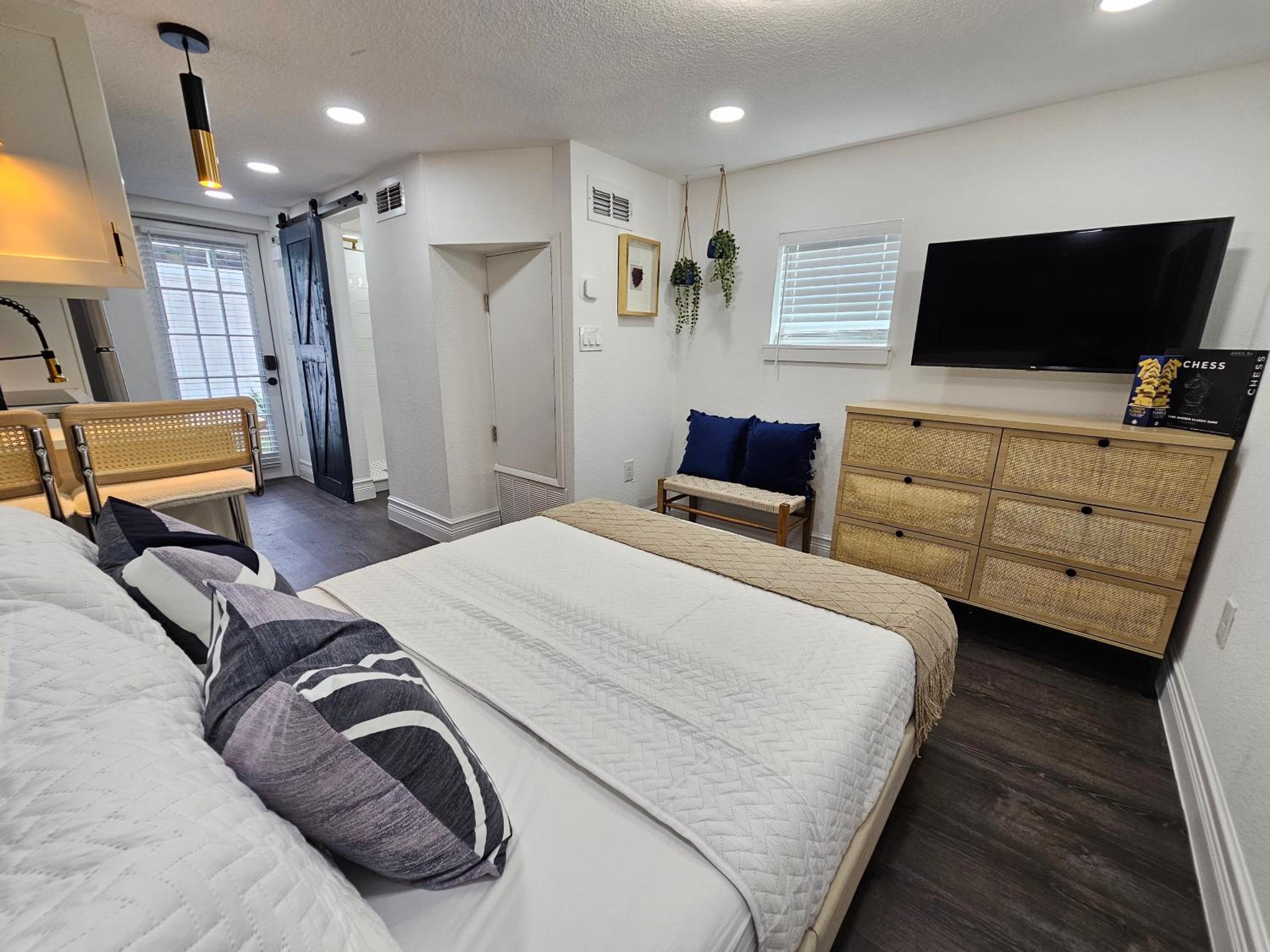 The Hideaway DT Orlando Tiny Home w Free Parking