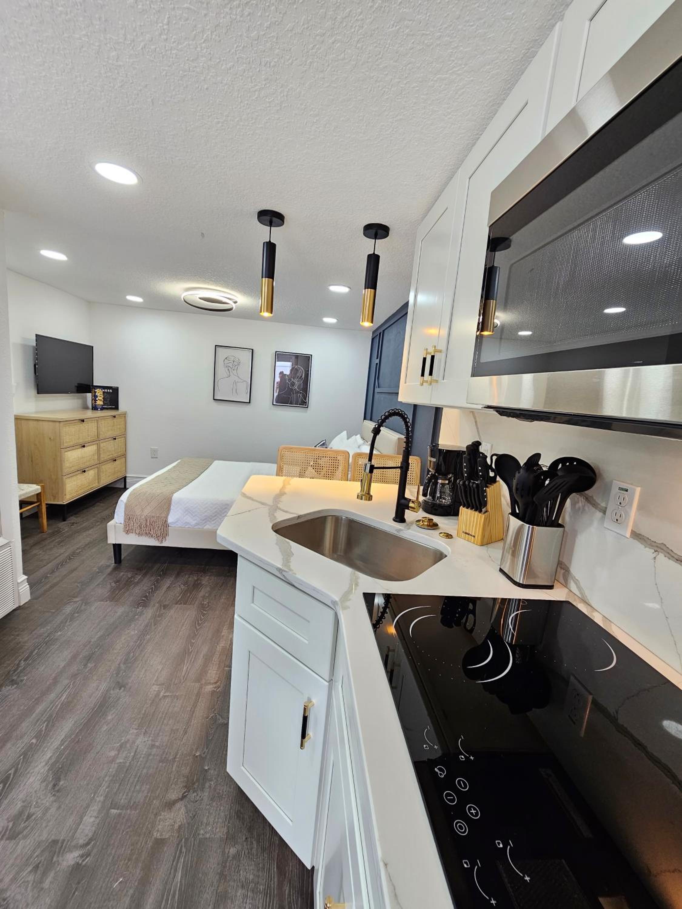 The Hideaway DT Orlando Tiny Home w Free Parking