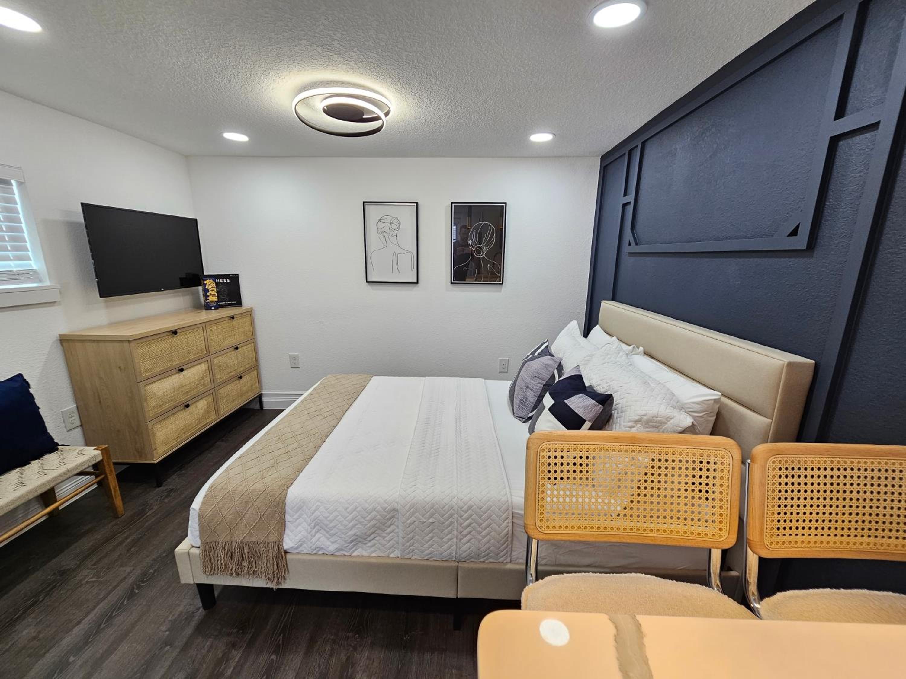 The Hideaway DT Orlando Tiny Home w Free Parking