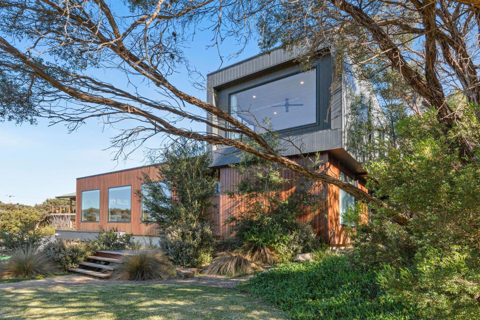 Ocean Beach Retreat - Contemporary Rye Accommodation