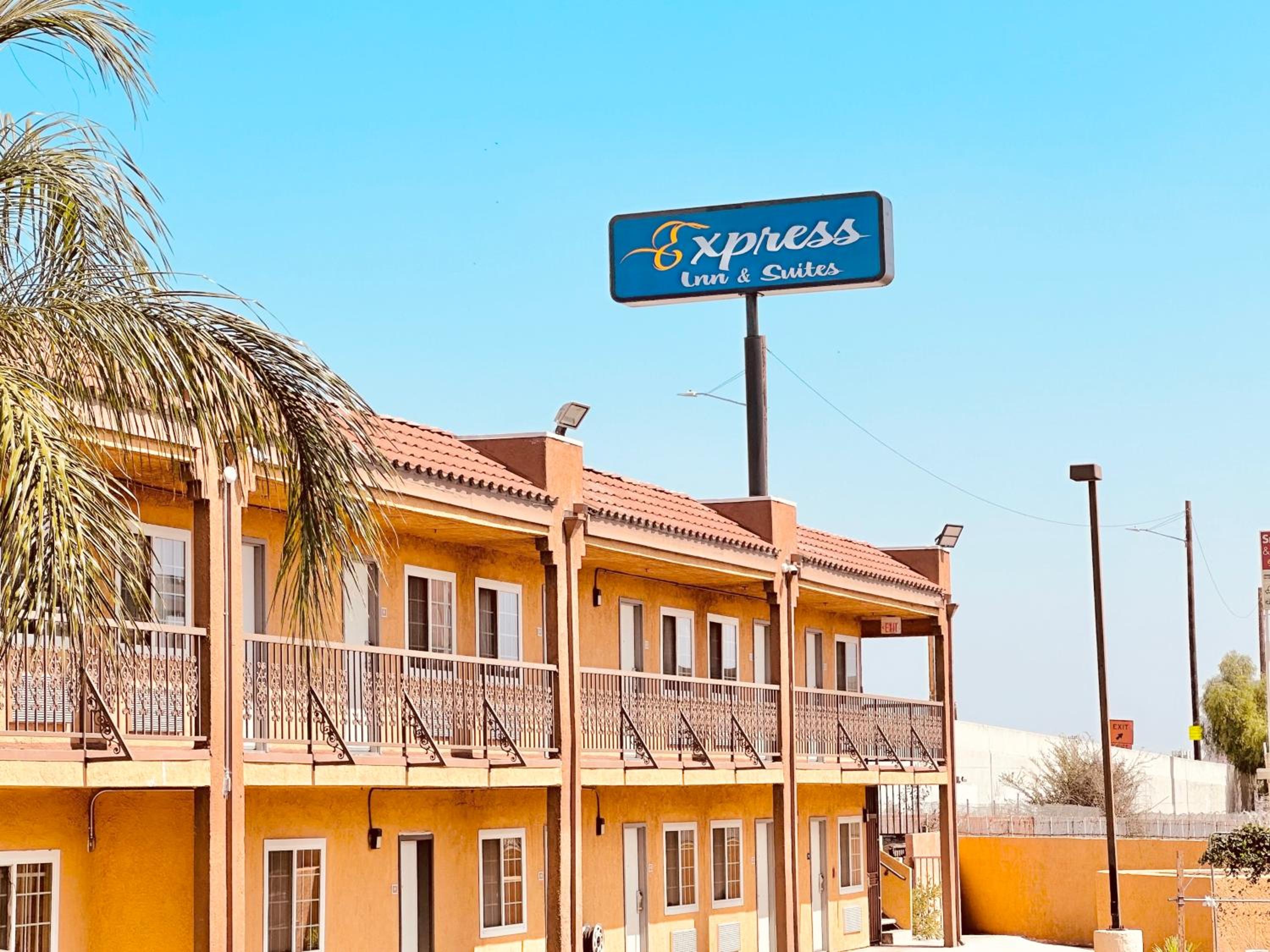 Hotel Express Inn & Suites