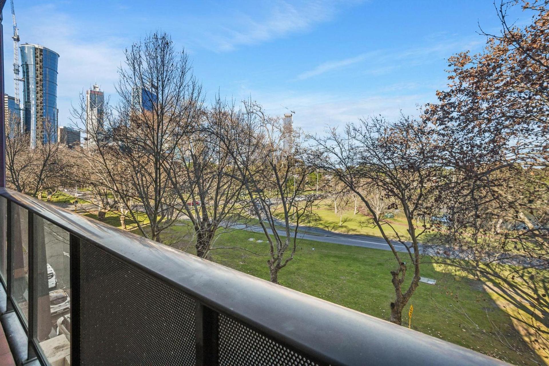 Stunning 2BR CBD Apartment next to King's Park