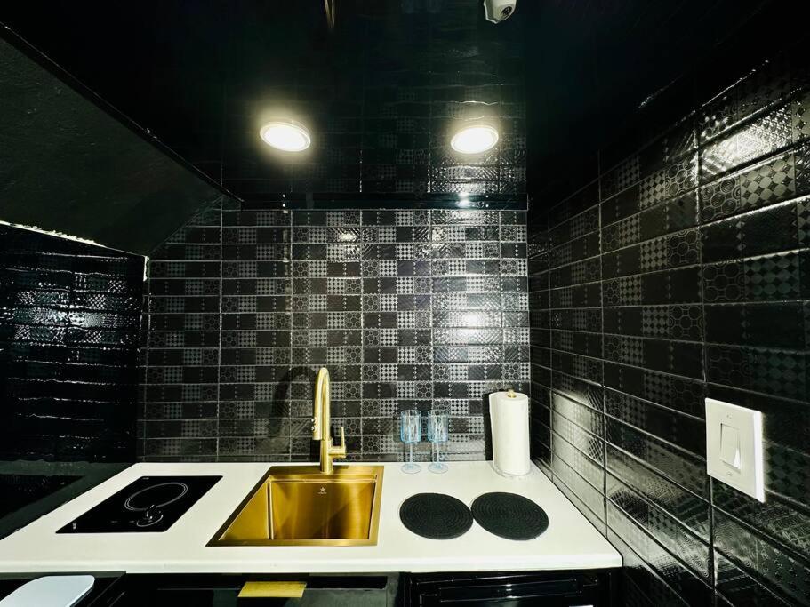 Pasavento - Modern Tiny Suite view 3