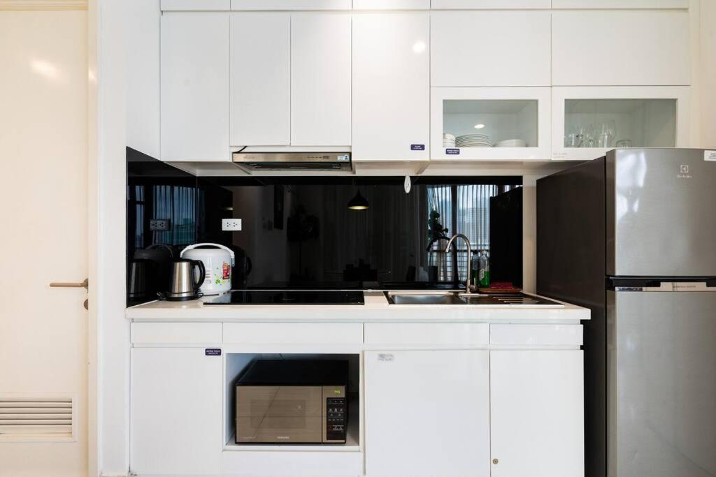 Steps to Ben Thanh Market/huge balcony/D1/pool/gym