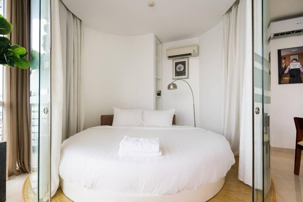 Steps to Ben Thanh Market/huge balcony/D1/pool/gym