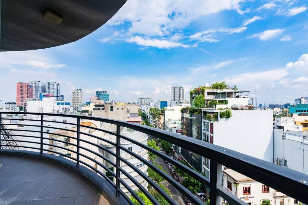 Steps to Ben Thanh Market/huge balcony/D1/pool/gym