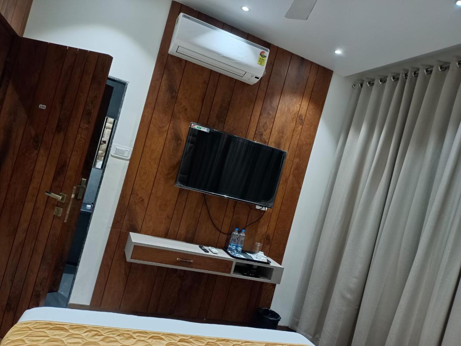 Shirdi Vacations - Sitara grand - Property Image 4