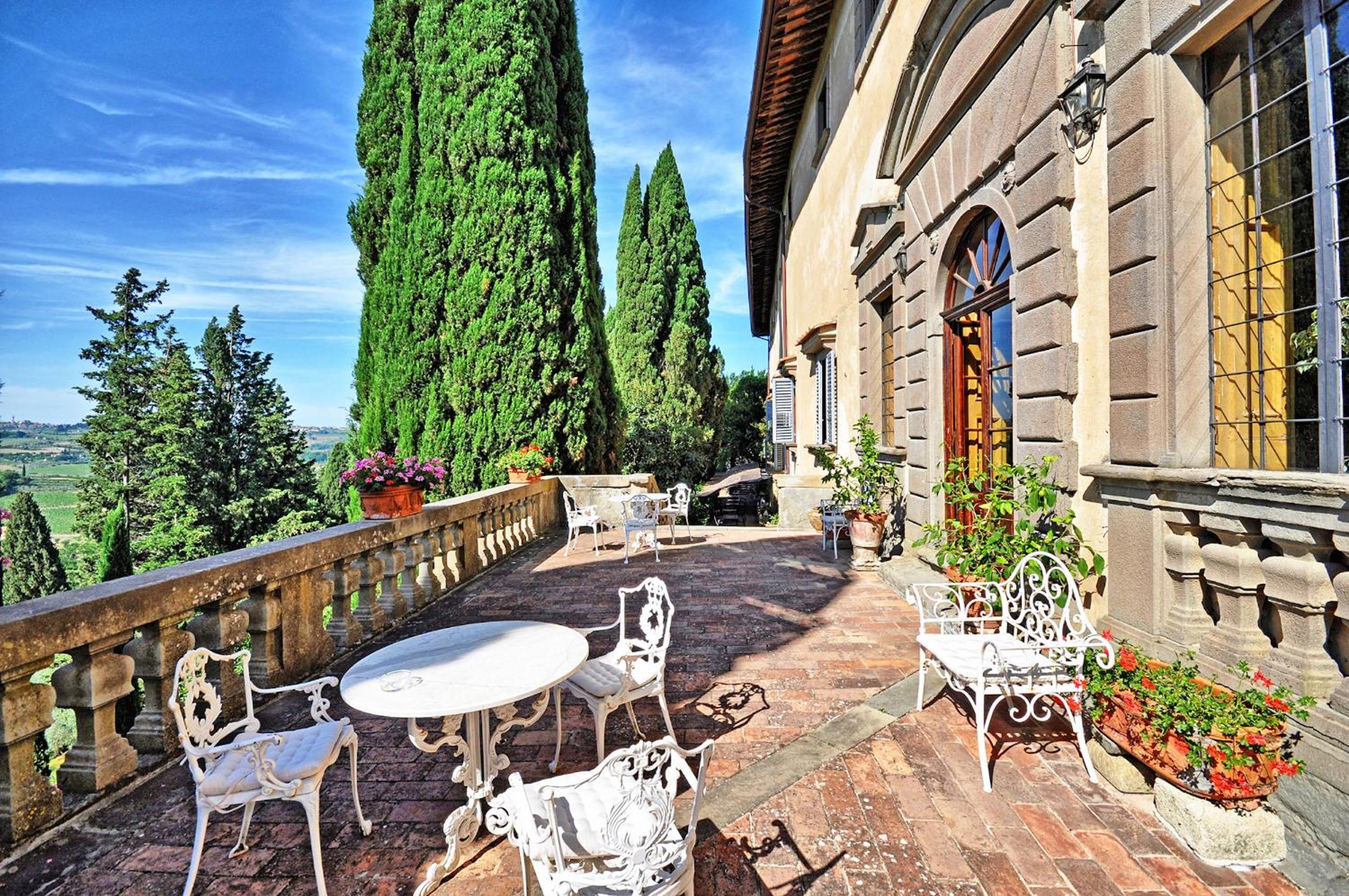 Castello di Montegufoni by PosarelliVillas
