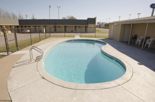 Americas Best Value Inn Giddings view 4