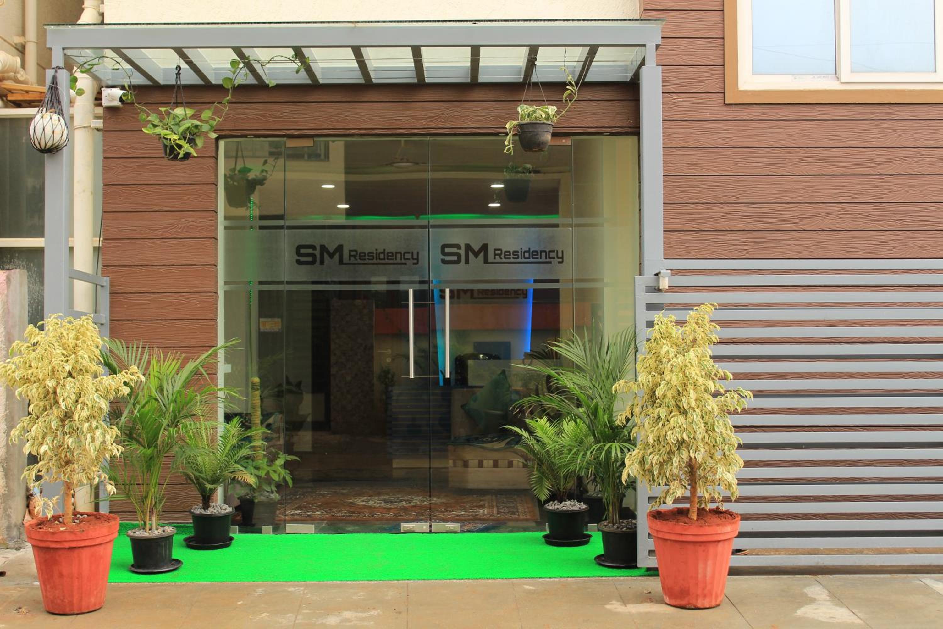 S M RESIDENCY HOTEL view 2