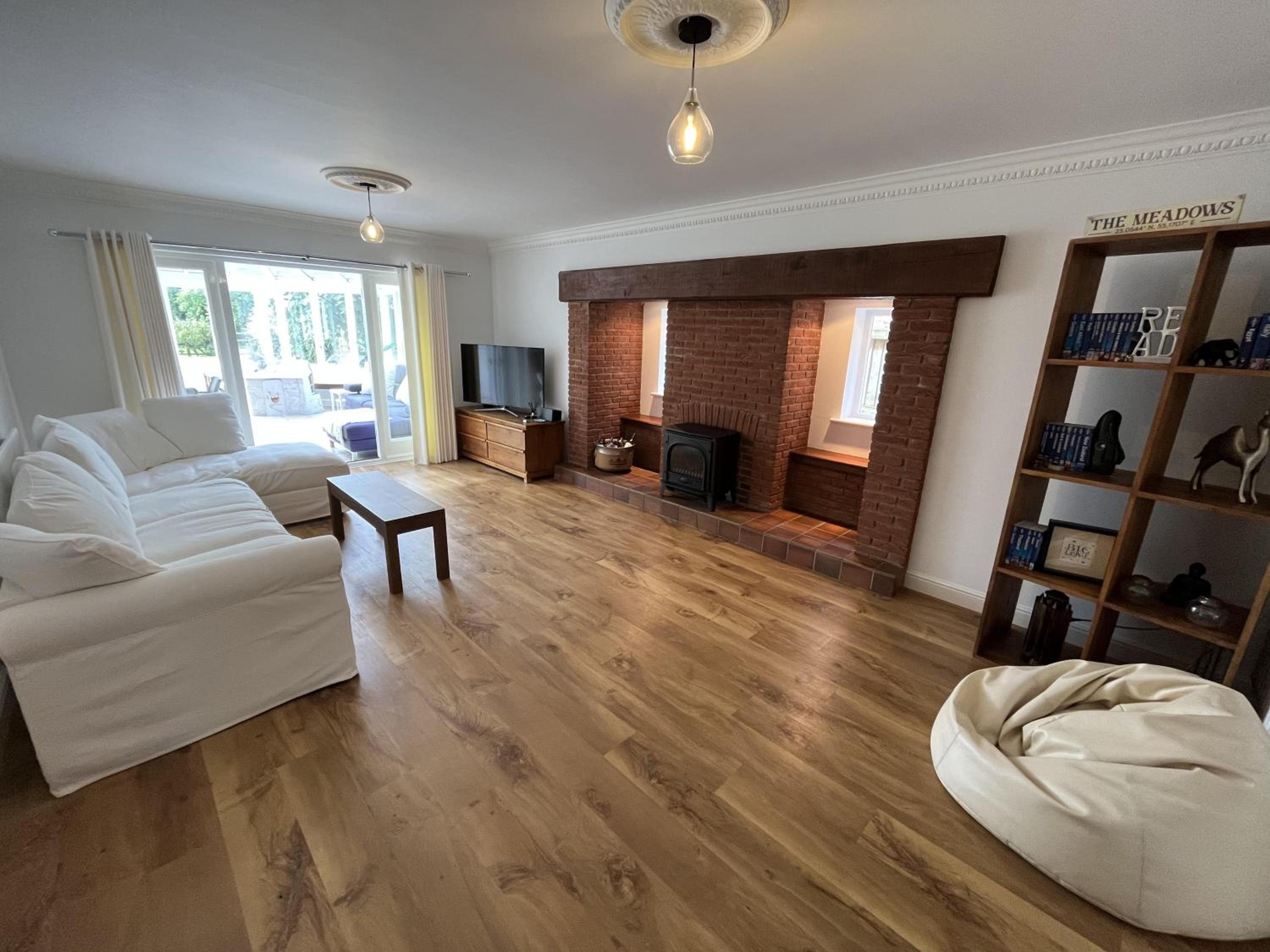 Stunning 5 bedroom country home with amazing views view 5